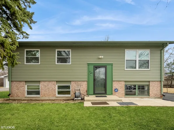 210 Pacific Dr, Bolingbrook, IL 60440