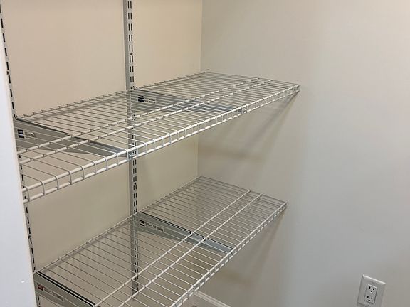 5th image of 32 Kathleen Pl