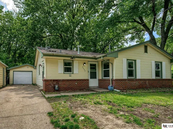 3033 NW 52nd St, Lincoln, NE 68524