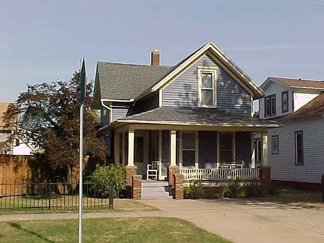 408 E 8th St photo 1