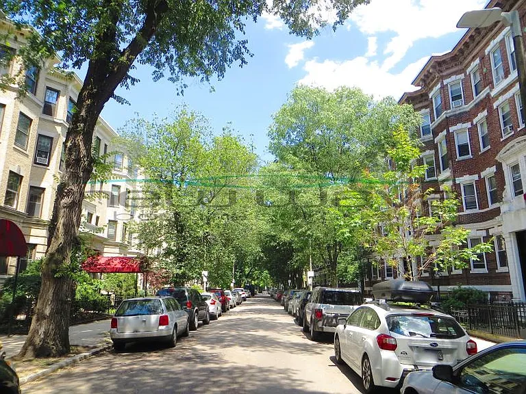 32 Queensberry St #12 — Photo 17