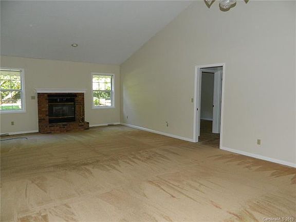 5th image of 3005 N Essex Ct