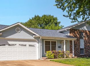 21 Cedar Park Dr, Florissant, MO 63031