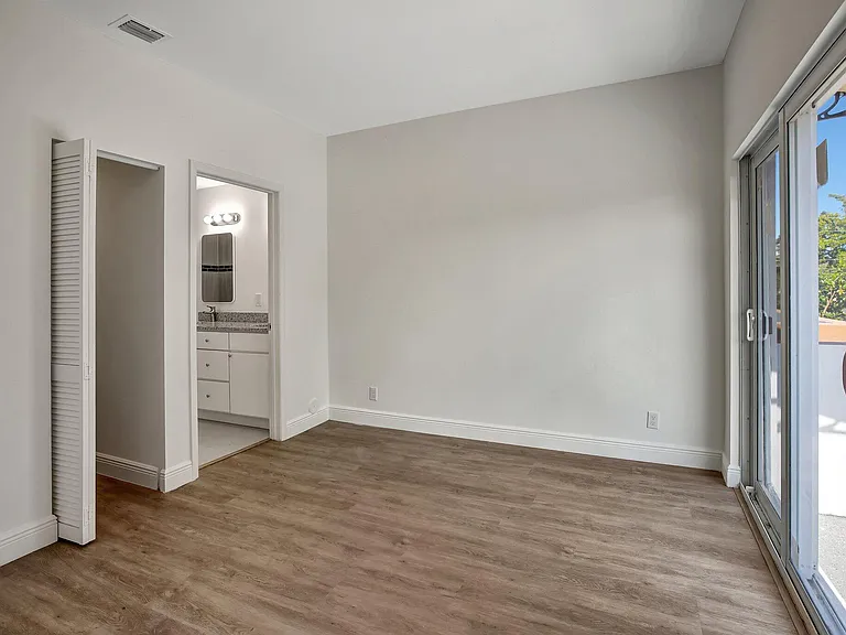 1102 S 20th Ave #1102 — Photo 10