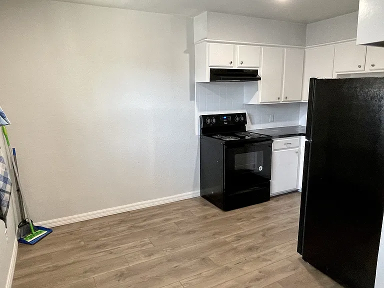 121 Julie Dr — Photo 5