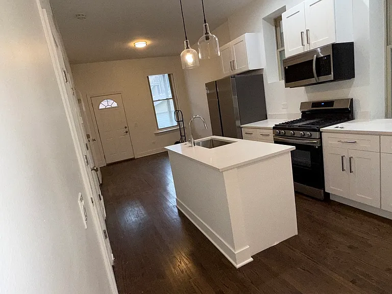 1114 N Wolcott Ave #1R — Photo 23