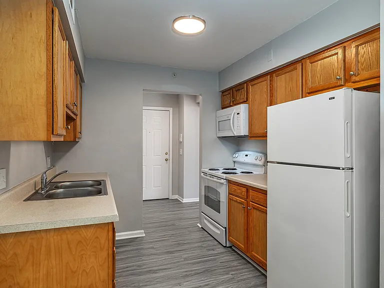 Five Points Courtyard Apartments — Photo 60