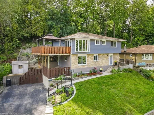 22 Dundonald Rd, Cambridge, ON N1S 3H3