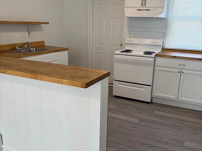 2125 Kennedy Dr — Photo 3