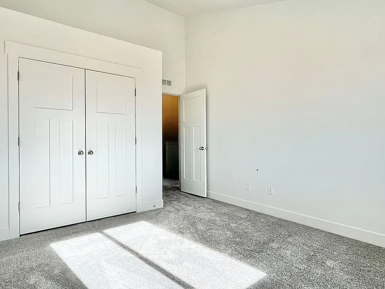 899 E Pacific Dr — Photo 16