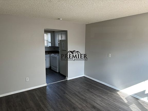 3rd image of 630 N Hocker Ave #64050