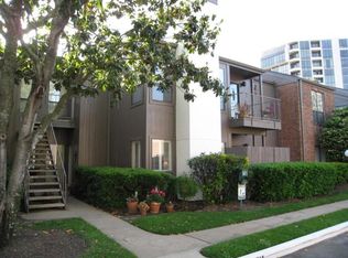 1201 Bering Dr APT 22, Houston, TX 77057