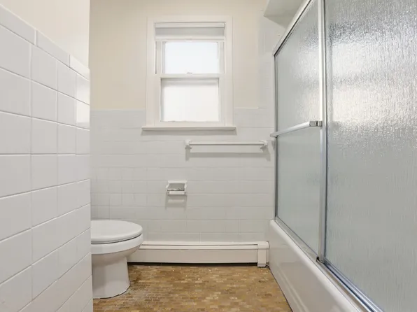 576 Avenue East image 15 of 17