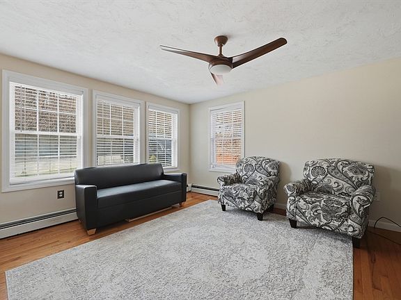 4th image of 16 Merchant St