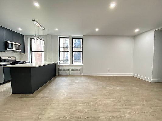 3rd image of 150 Crown St #D24