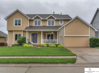 424 S 161st St, Omaha, NE 68118