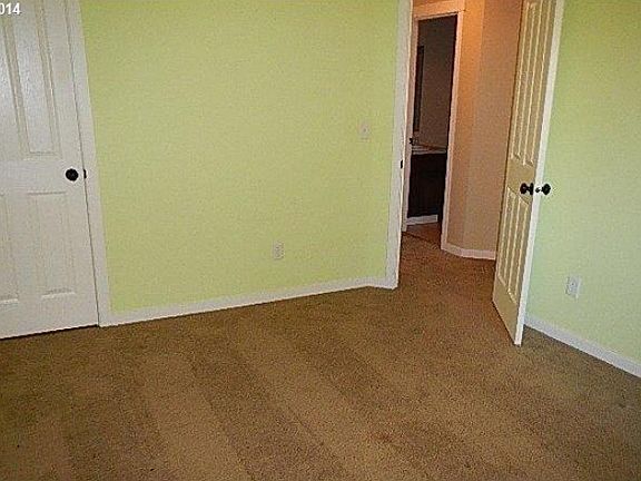 4th image of 2405 NE 114th Ct