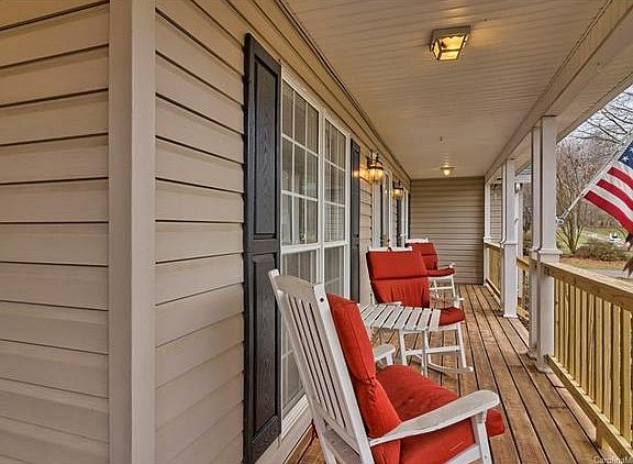 4th image of 229 Strawberry Ln