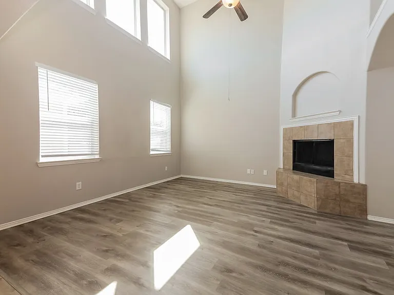 1820 Plymouth Dr — Photo 5