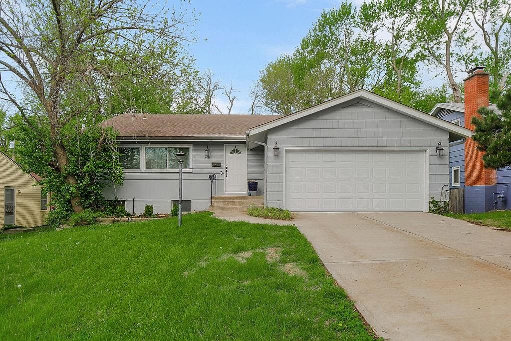8416 Kenwood Ave, Kansas City, MO 64131 | Zillow