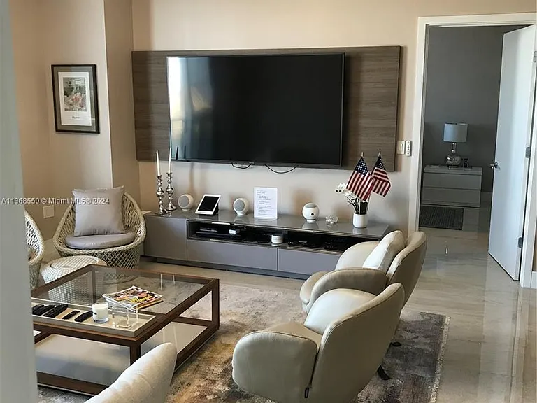 16385 Biscayne Blvd #7 — Photo 38