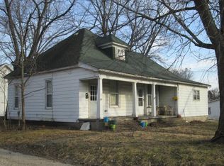 201 3rd St, Charleston, IL 61920