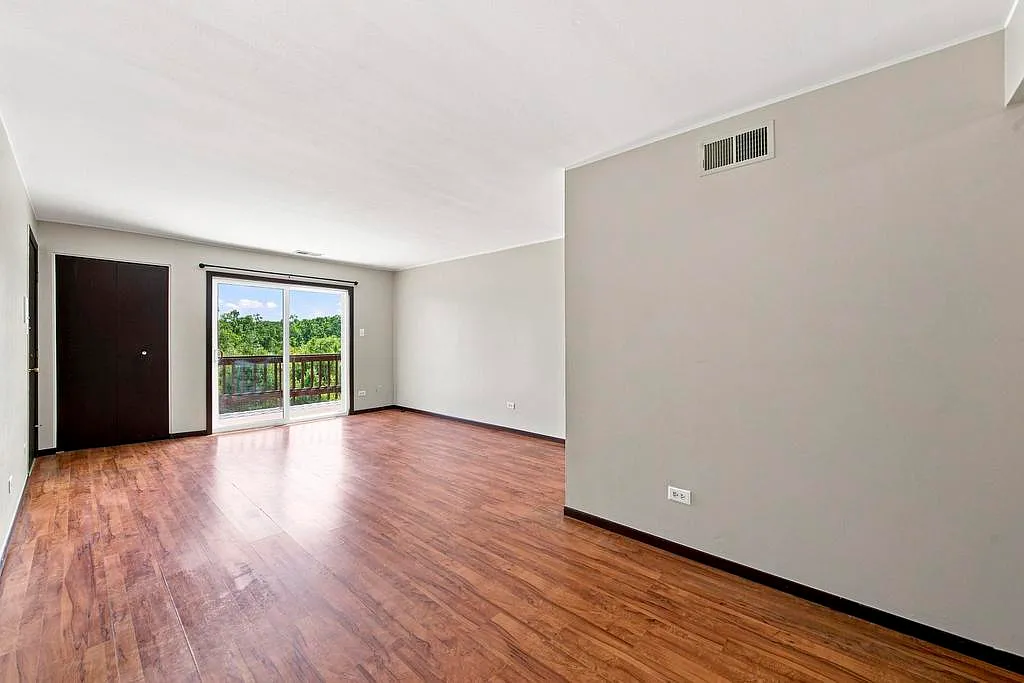 2 bed, 1000 sqft, $2,000 — Photo 3
