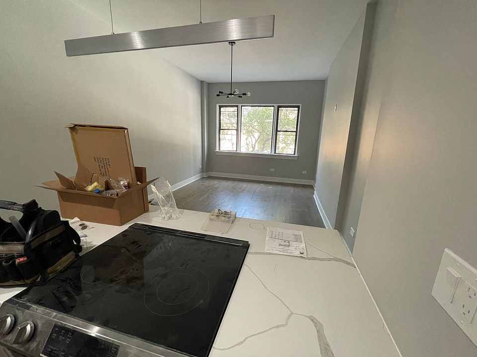 1st image of 1423 N Dearborn St #403