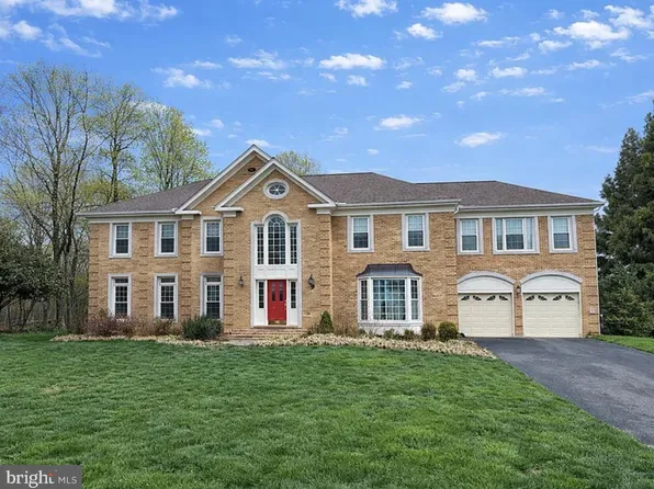 9114 Oak Chase Ct, Fairfax Station, VA 22039