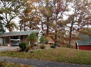 19200 Oakridge Dr, Chelsea, MI 48118