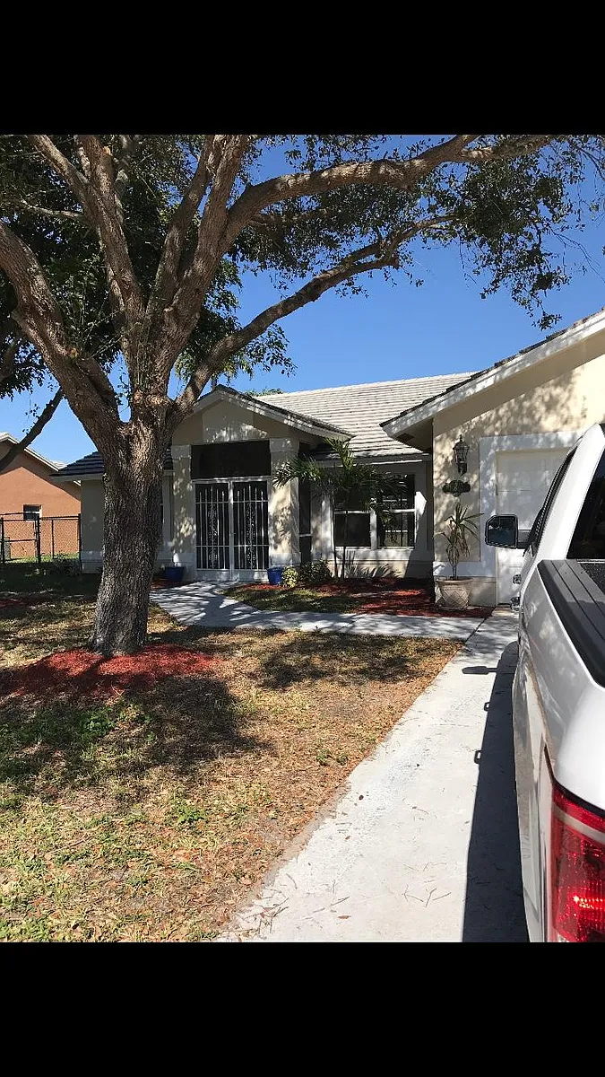 Building Photo - 10567 Paso Fino Dr