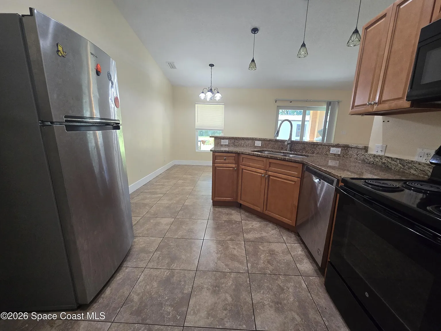 3 bed, 2.5 bath, 1751 sqft, $2,000 — Photo 4