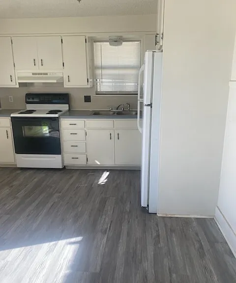 820 S Avenue B — Photo 5