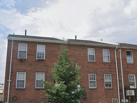 2nd image of 2828 Brighton Pl #C