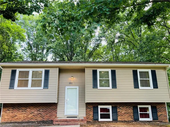 151 Wedgewood Dr, Mount Airy, NC 27030