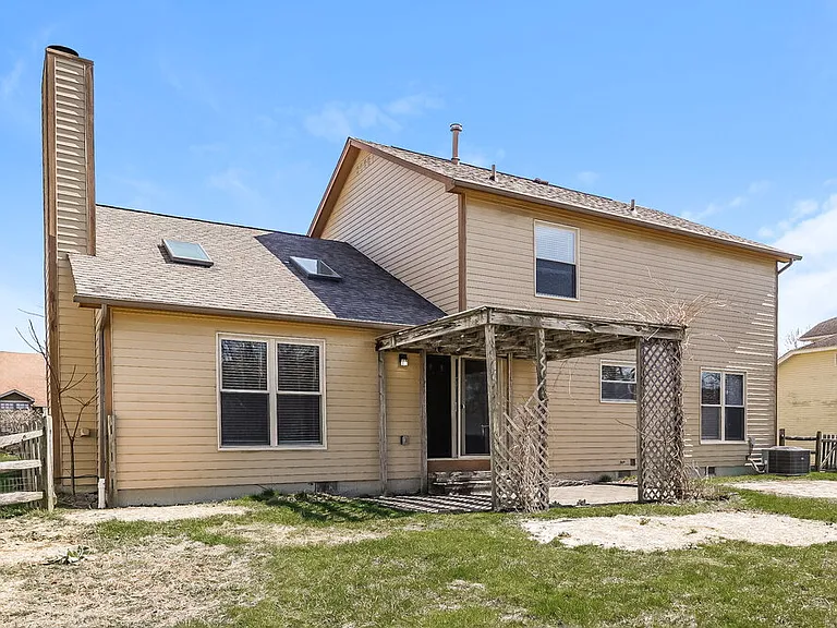 1127 Crestview St — Photo 16