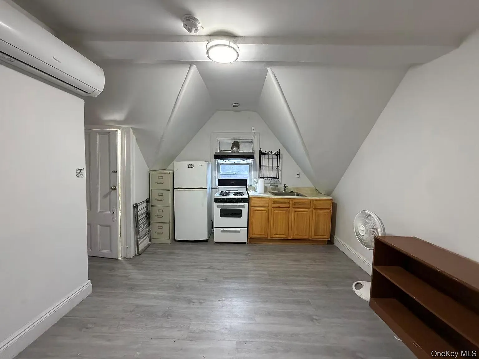 2 bed, 1.0 bath, 800 sqft, $2,200 — Photo 3