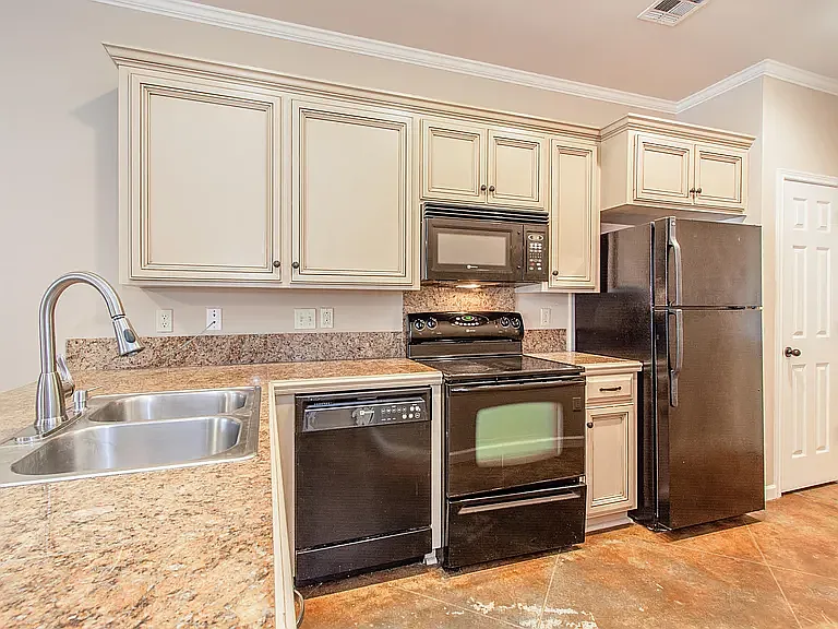 3 bed, 1586 sqft, $1,800 — Photo 3