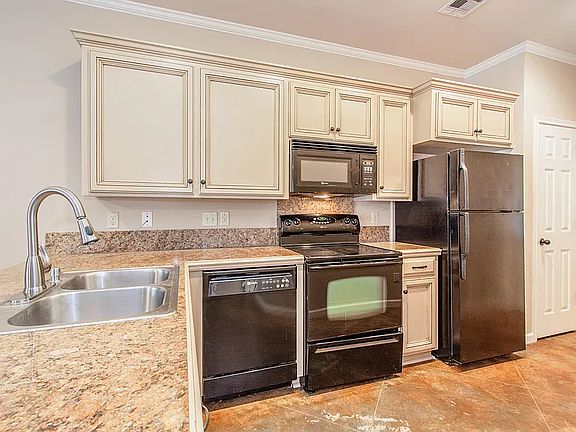 3rd image of 120 Deraney Ln