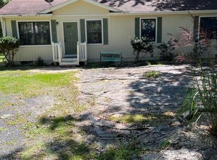 308 Coach Rd, Tobyhanna, PA 18466