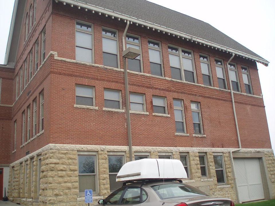 413 6th Ave 204, New Glarus, WI 53574 Zillow