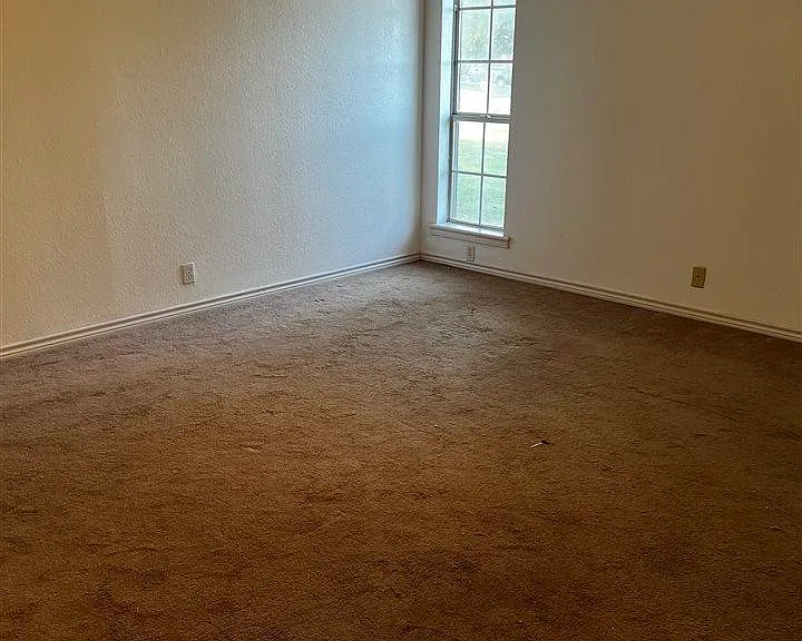 902 Sugarbush Ln — Photo 15