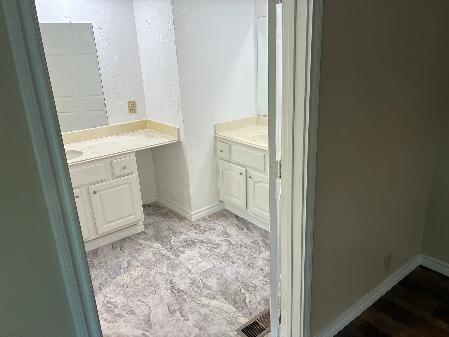 3 bed, 1050 sqft, $1,550 — Photo 4
