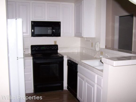 5th image of 2050 Camino De La Reina Unit 213