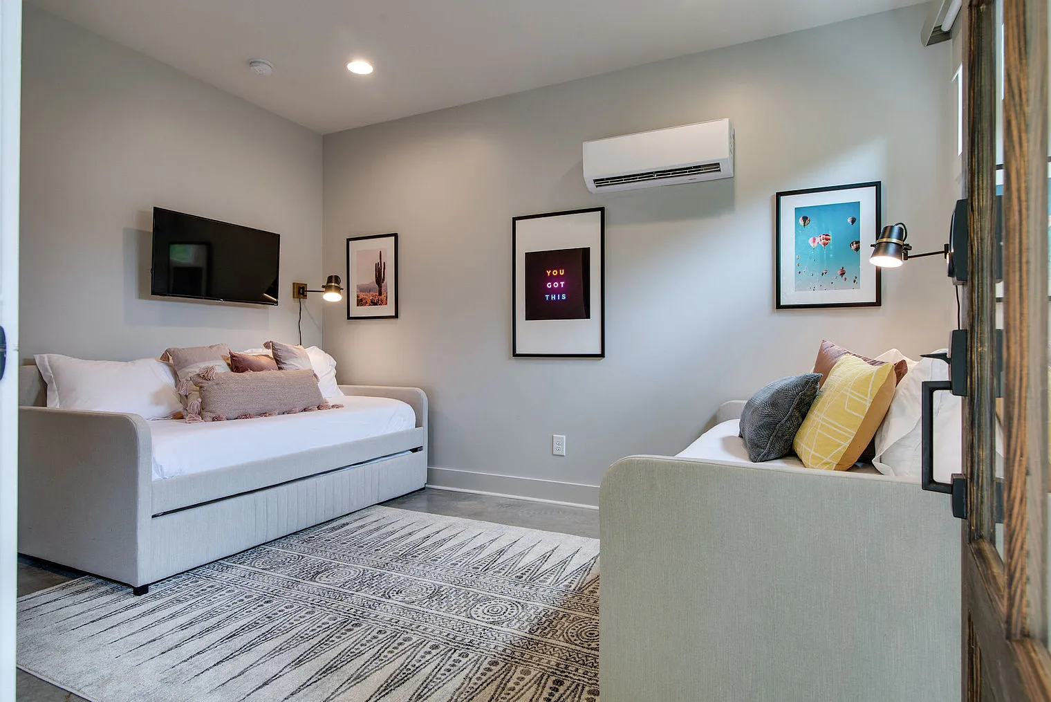 1 bed, 1.0 bath, 742 sqft, $2,430 — Photo 4