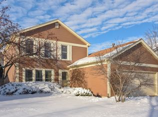 450 Thompson Blvd, Buffalo Grove, IL 60089