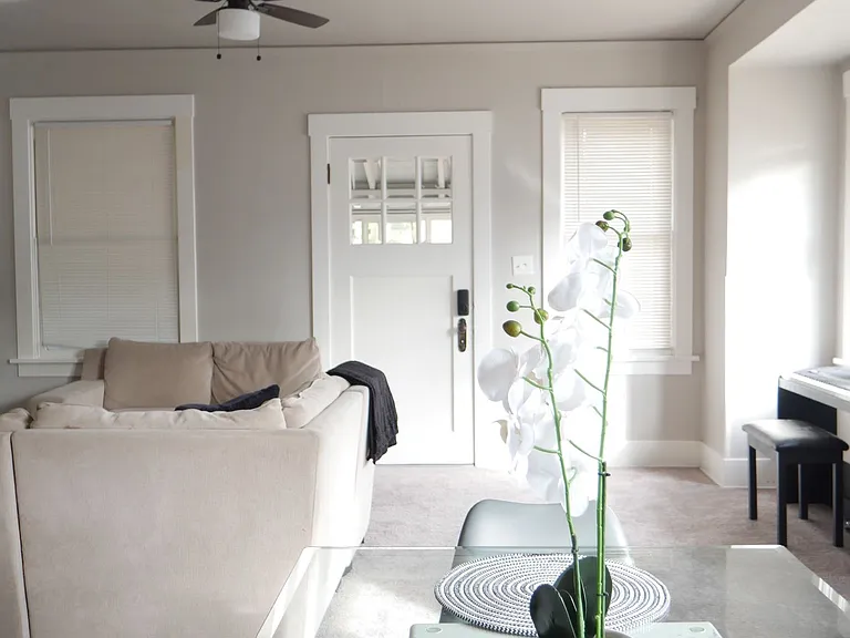 2 bed, 1.0 bath, 1024 sqft, $2,000 — Photo 20