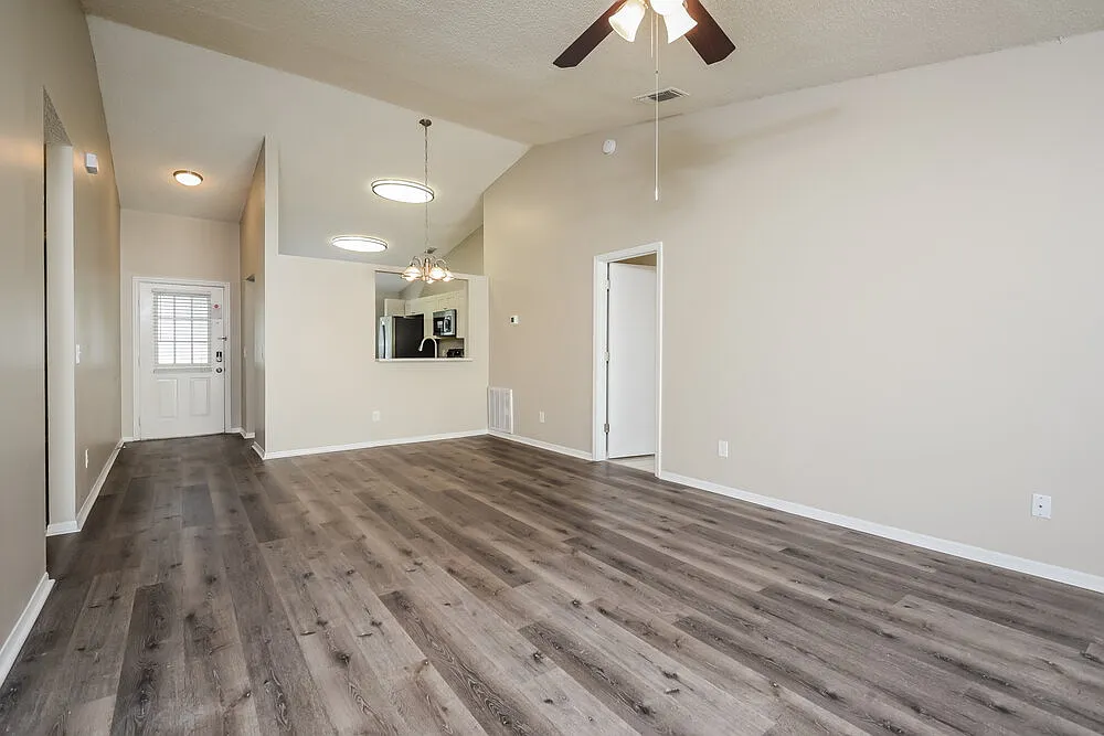 3 bed, 2.0 bath, 1258 sqft, $2,350 — Photo 4