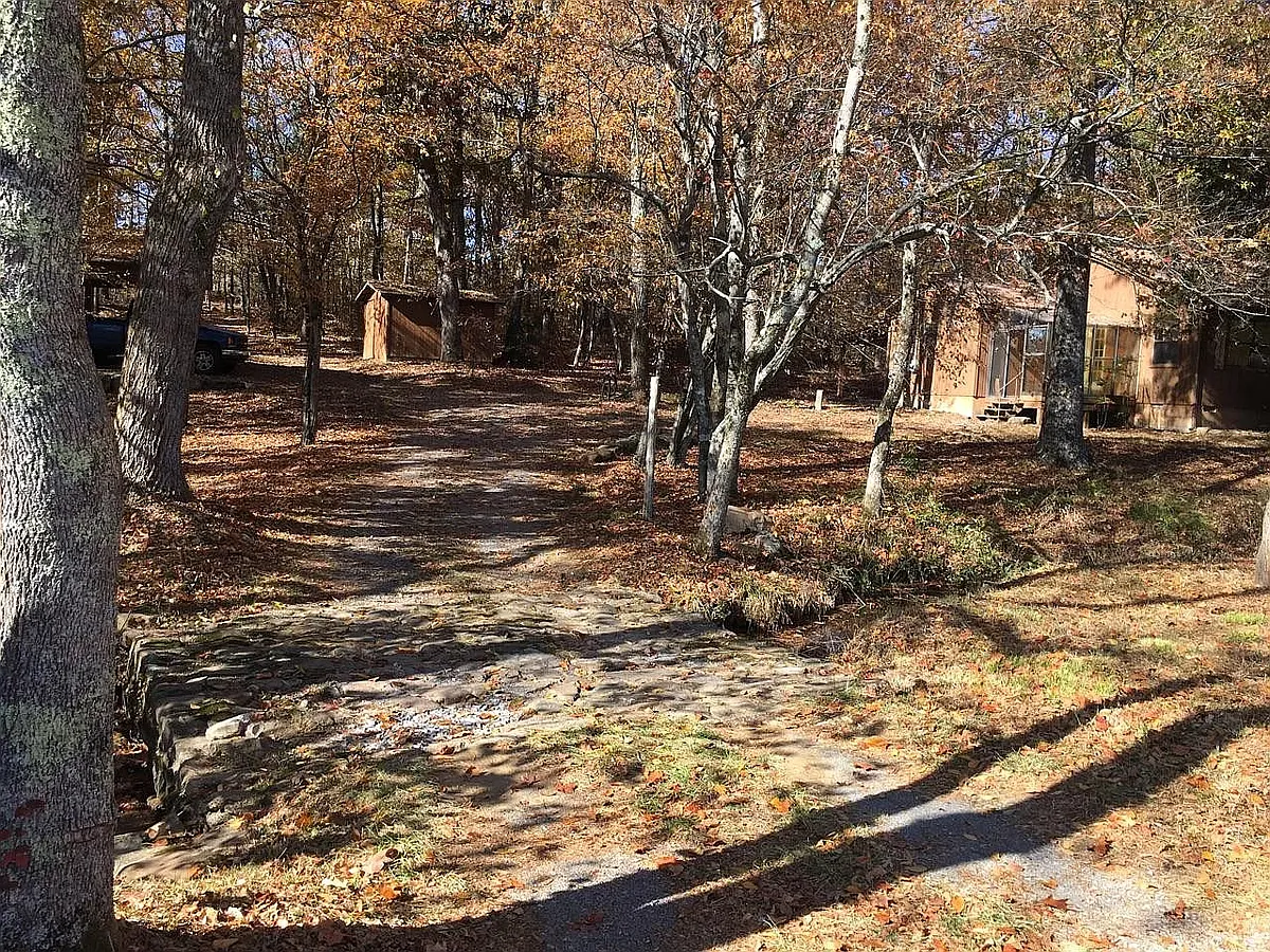 The driveway. - 1902 Delano Rd