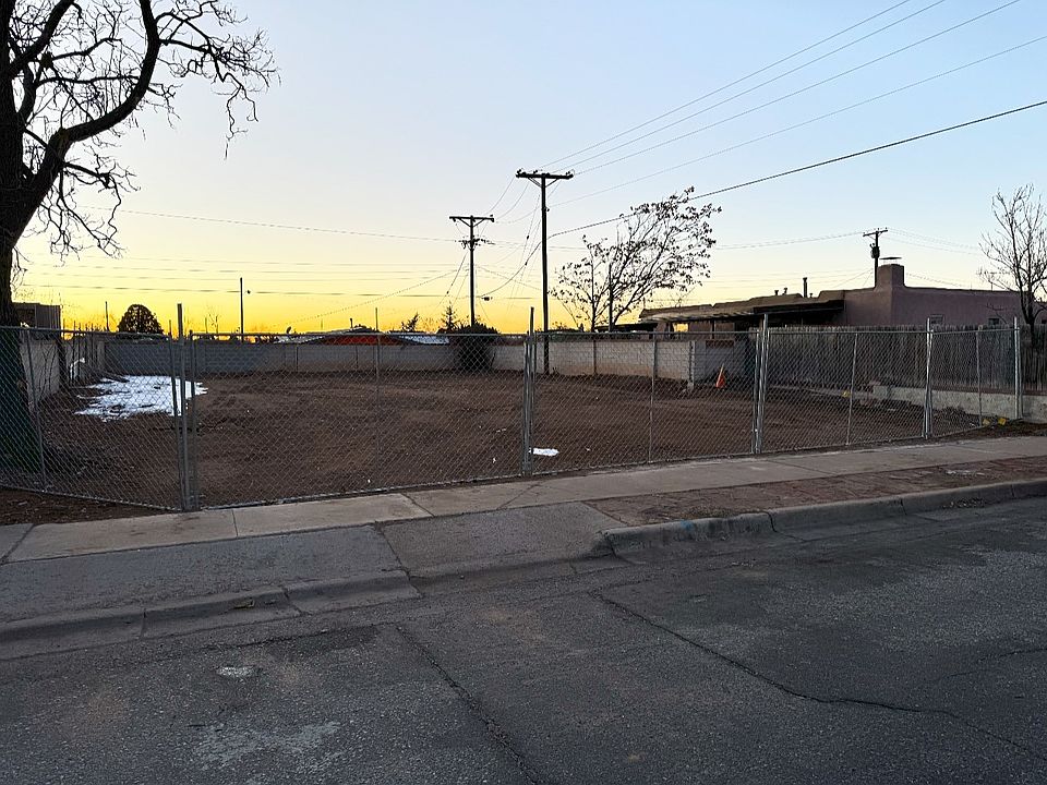 2nd image of 1004 Calle Feliz